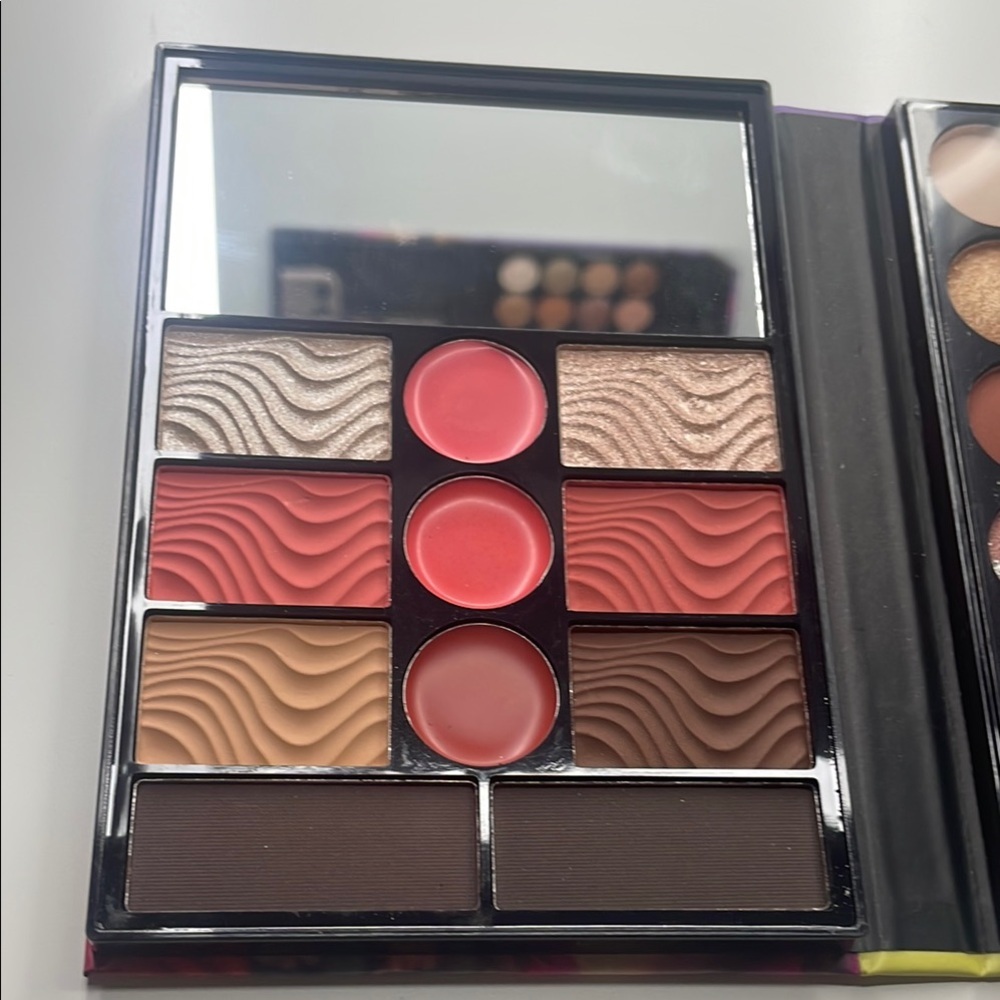 1112. Mocallure Colorful‎ Beauty Makeup Palette - Picture 2 of 4